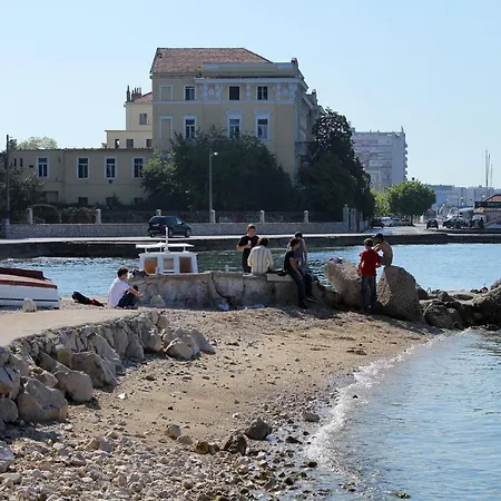 Апартаменти With A Parking Space - 11792 Задар