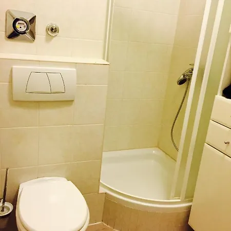 With A Parking Space - 11792 公寓 *